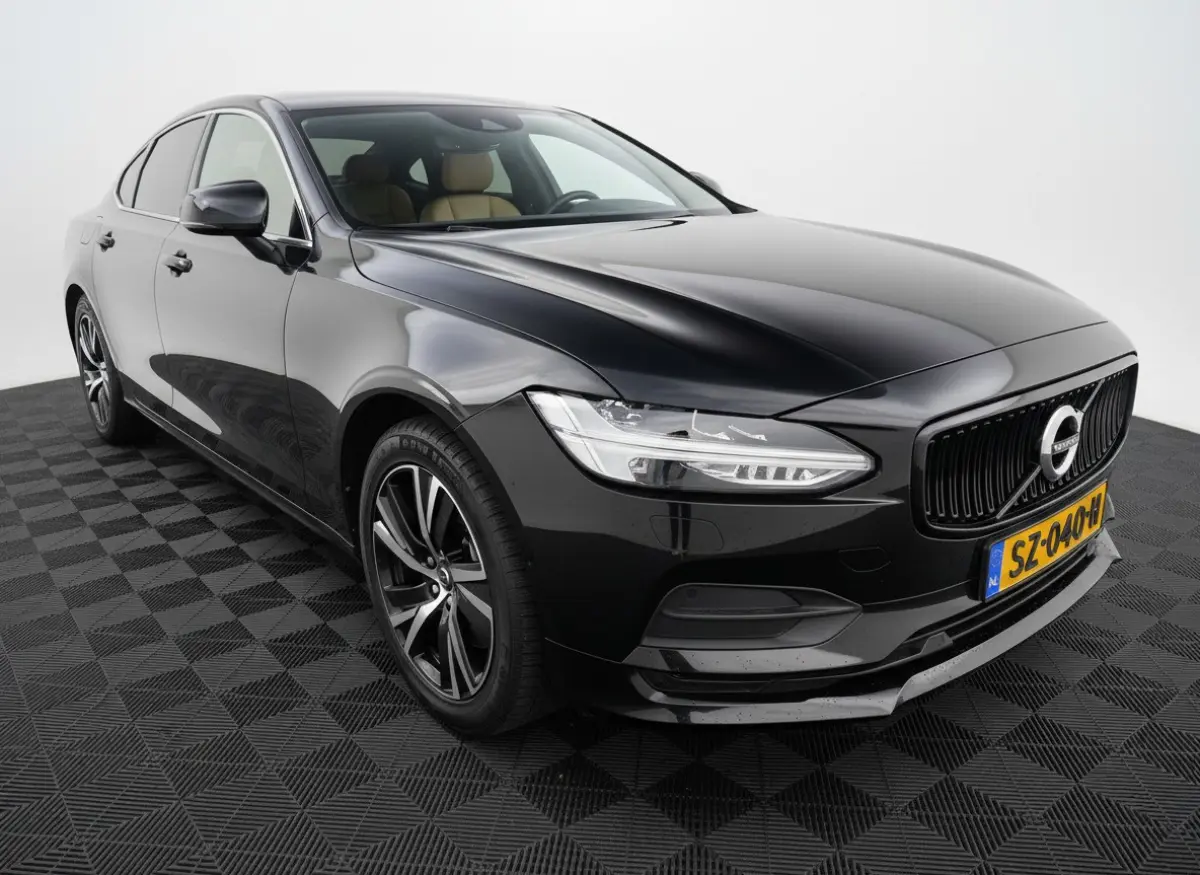 2.0 T4 Momentum+ 190pk Aut., Navi | Leer | Trekhaak | NL auto