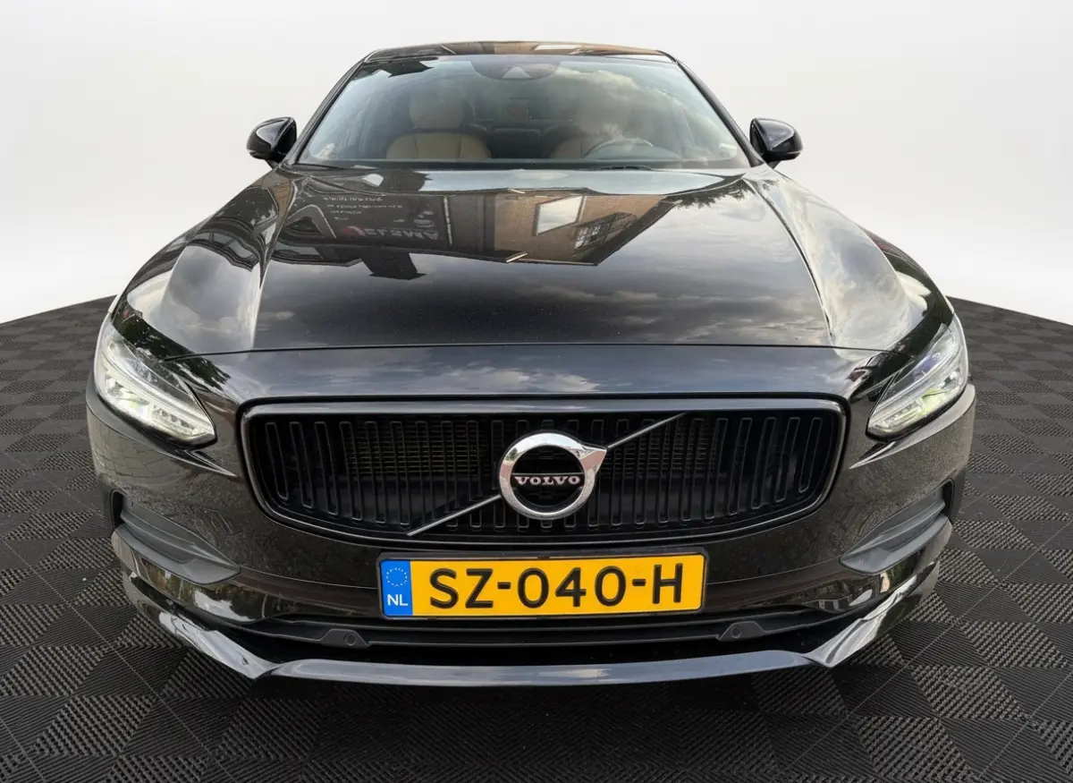 2.0 T4 Momentum+ 190pk Aut., Navi | Leer | Trekhaak | NL auto
