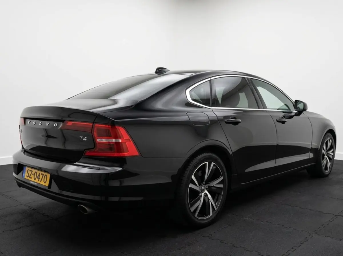 2.0 T4 Momentum+ 190pk Aut., Navi | Leer | Trekhaak | NL auto