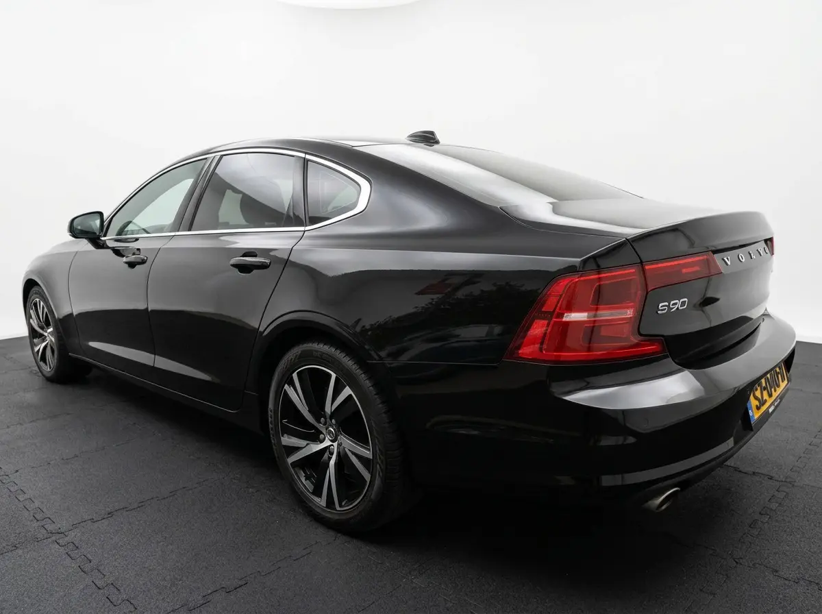 2.0 T4 Momentum+ 190pk Aut., Navi | Leer | Trekhaak | NL auto