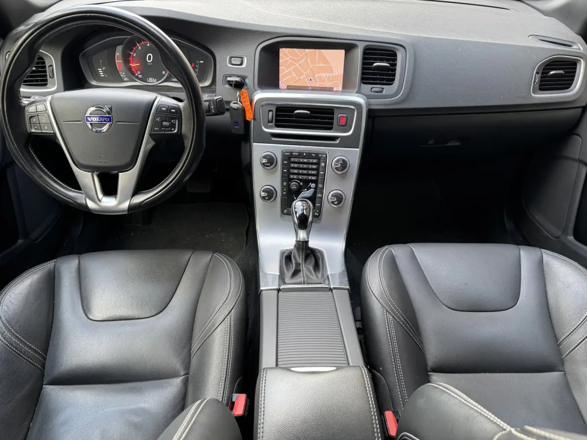 1.5 T3 Polar+ Dynamic Aut., Trekhaak | 18inch | Navi