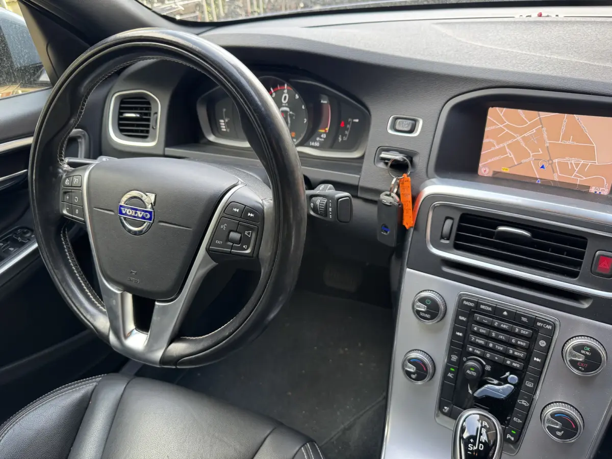 1.5 T3 Polar+ Dynamic Aut., Trekhaak | 18inch | Navi