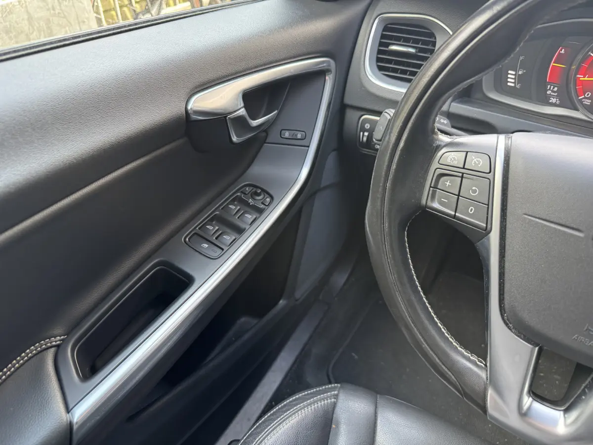 1.5 T3 Polar+ Dynamic Aut., Trekhaak | 18inch | Navi