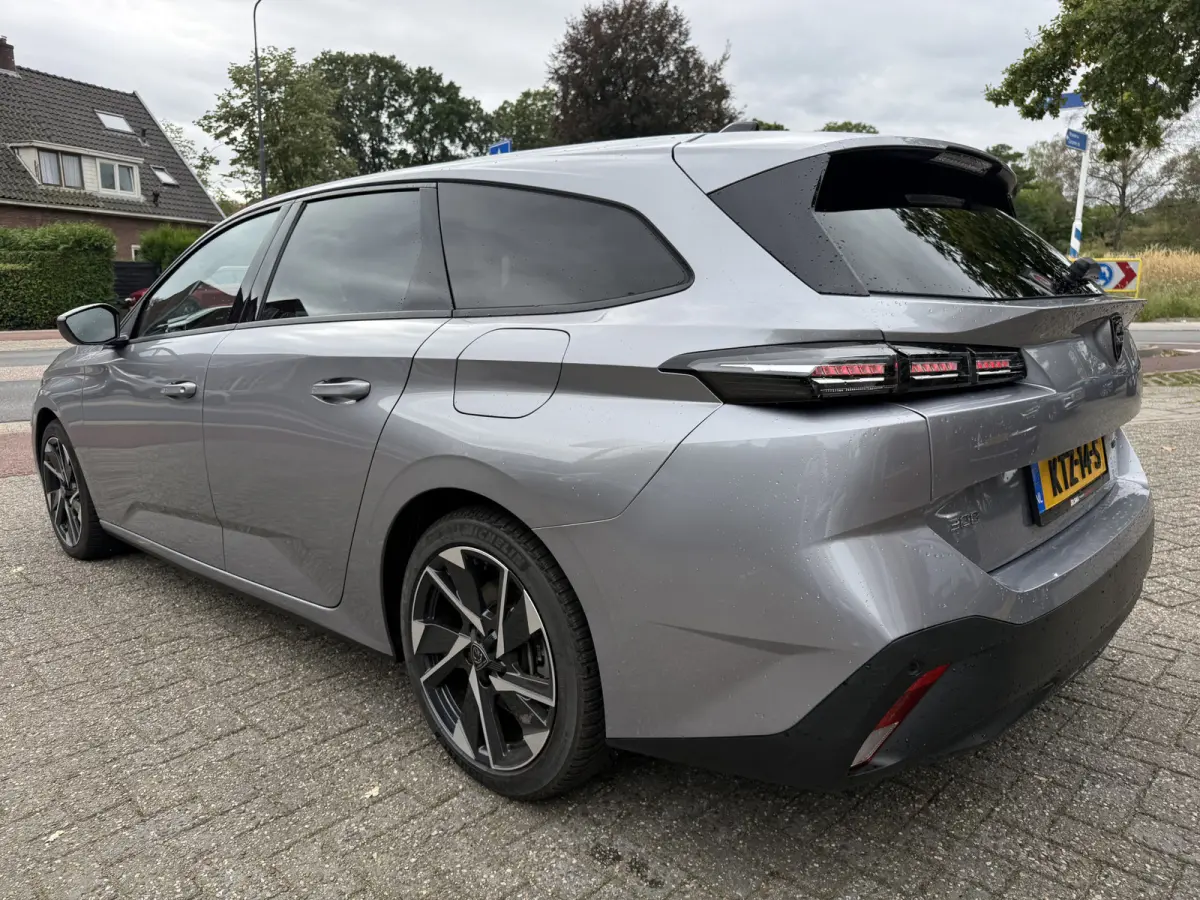 1.6 HYbrid 180 Pack Business Aut., 18inch GT-line | Trekhaak | Navi & CarPlay