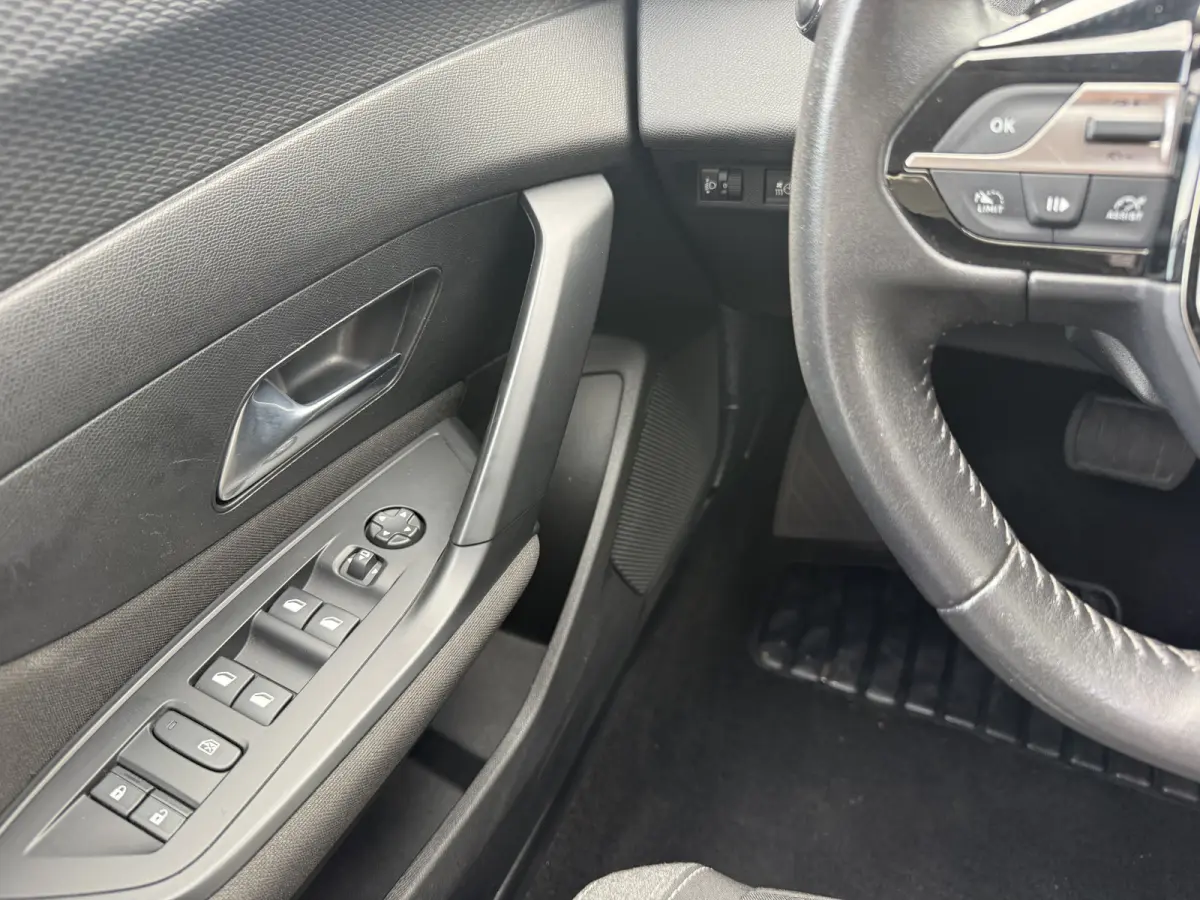 1.6 HYbrid 180 Pack Business Aut., 18inch GT-line | Trekhaak | Navi & CarPlay