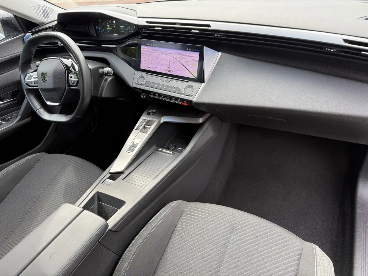1.6 HYbrid 180 Pack Business Aut., 18inch GT-line | Trekhaak | Navi & CarPlay