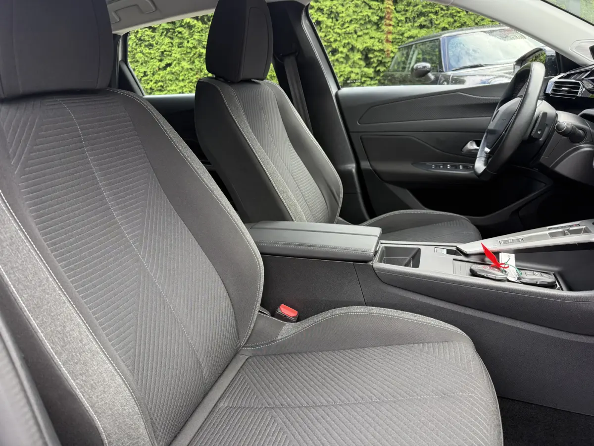 1.6 HYbrid 180 Pack Business Aut., 18inch GT-line | Trekhaak | Navi & CarPlay