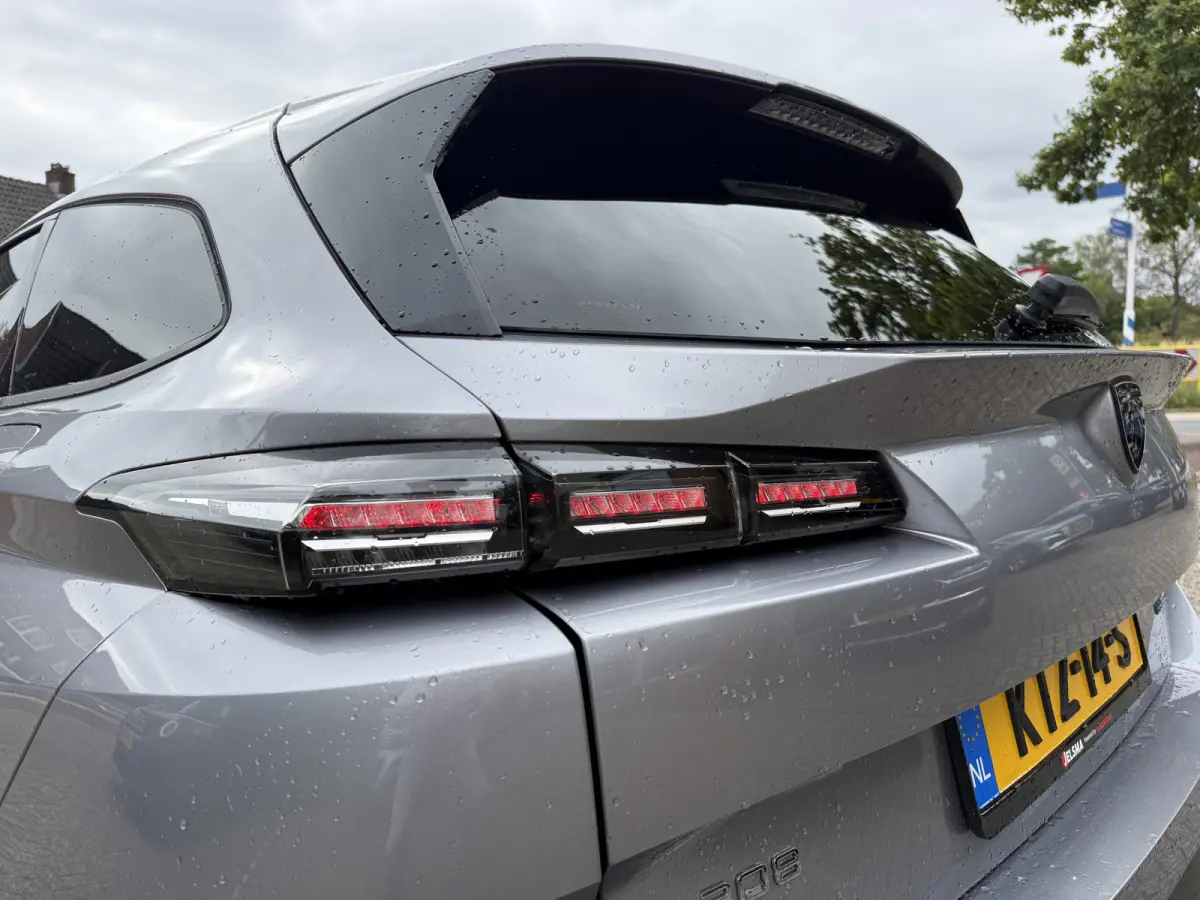 1.6 HYbrid 180 Pack Business Aut., 18inch GT-line | Trekhaak | Navi & CarPlay