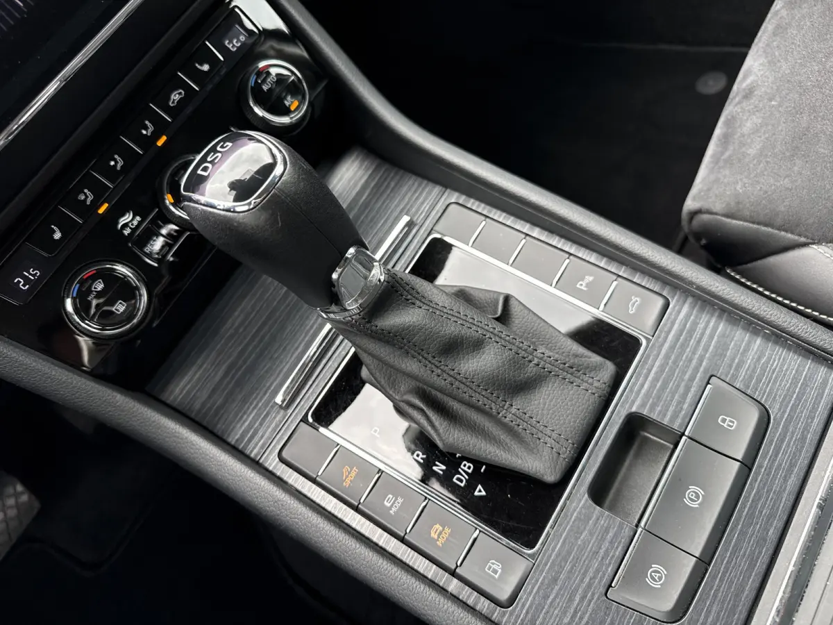 iV PHEV Upgrade Bus. Edition+ SOH 95% | Sport pack | Camera | Canton