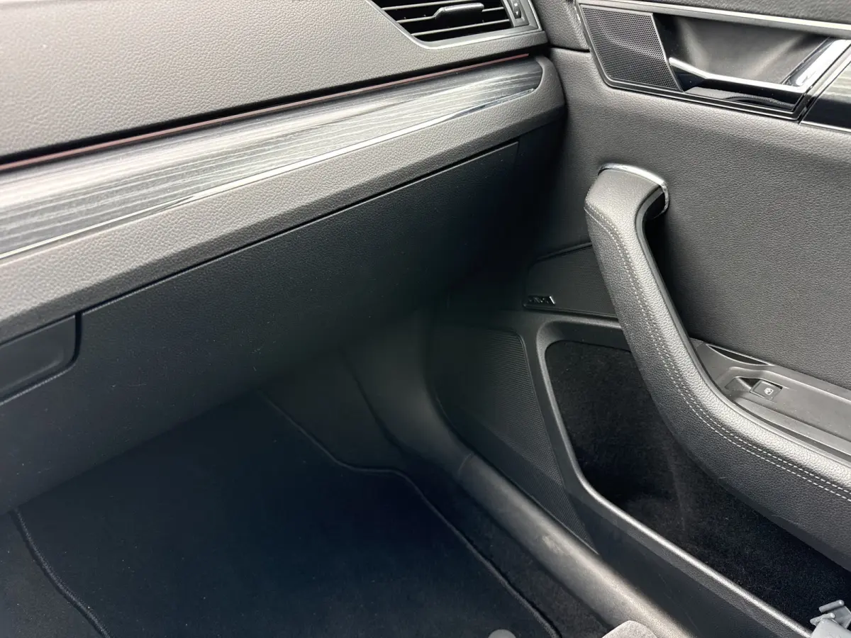 iV PHEV Upgrade Bus. Edition+ SOH 95% | Sport pack | Camera | Canton