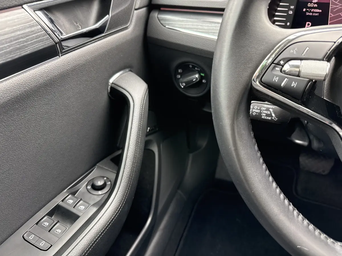 iV PHEV Upgrade Bus. Edition+ SOH 95% | Sport pack | Camera | Canton