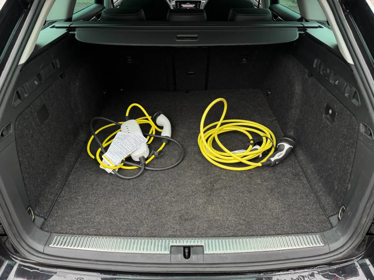 iV PHEV Upgrade Bus. Edition+ SOH 95% | Sport pack | Camera | Canton