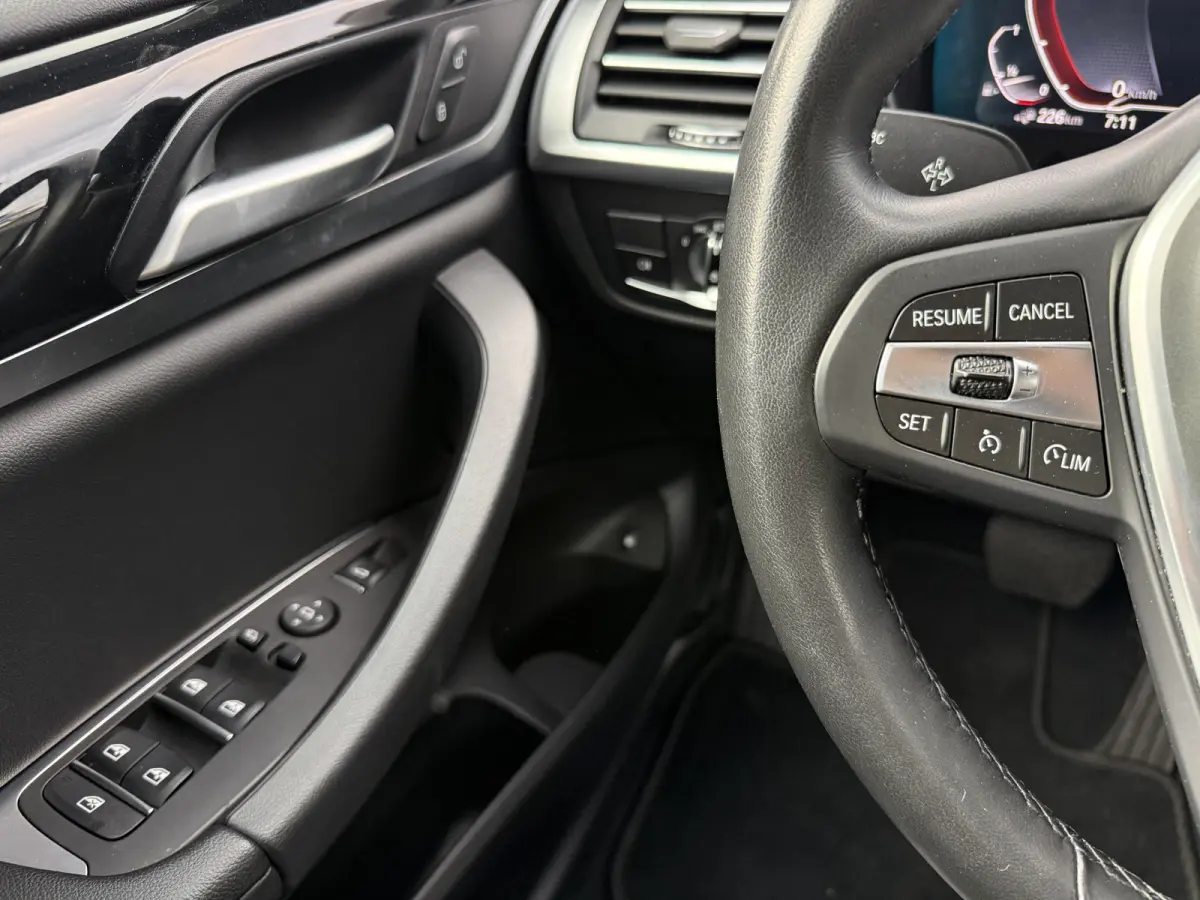 xDrive30e B.E.+ SOH 96% | Camera | Sport-pack | Navi & CarPlay