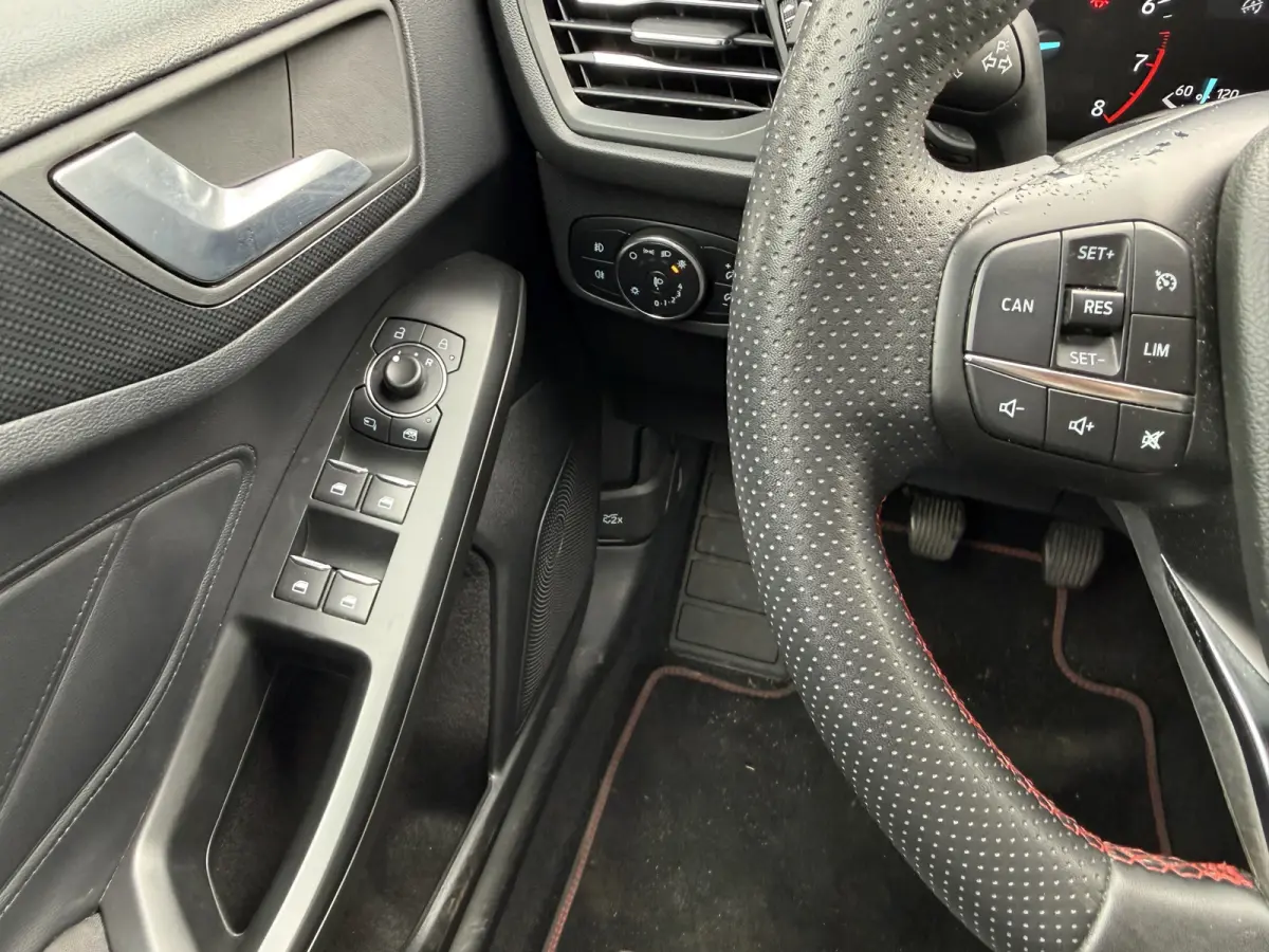 125pk EB Hybrid ST Line, Clima | Navi & CarPlay | Pdc