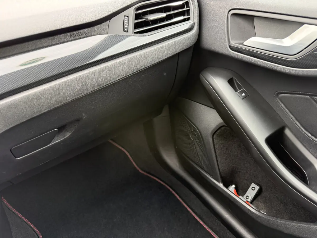 125pk EB Hybrid ST Line, Clima | Navi & CarPlay | Pdc