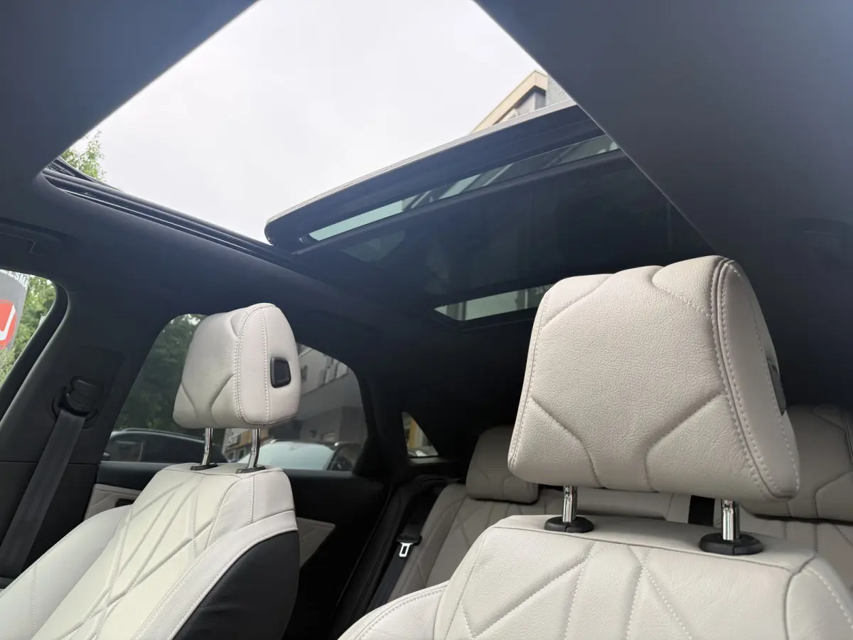 E-Tense 4x4 Rivoli Aut., SOH 95% | Pano | Trekhaak | Leer | Orig. NL auto