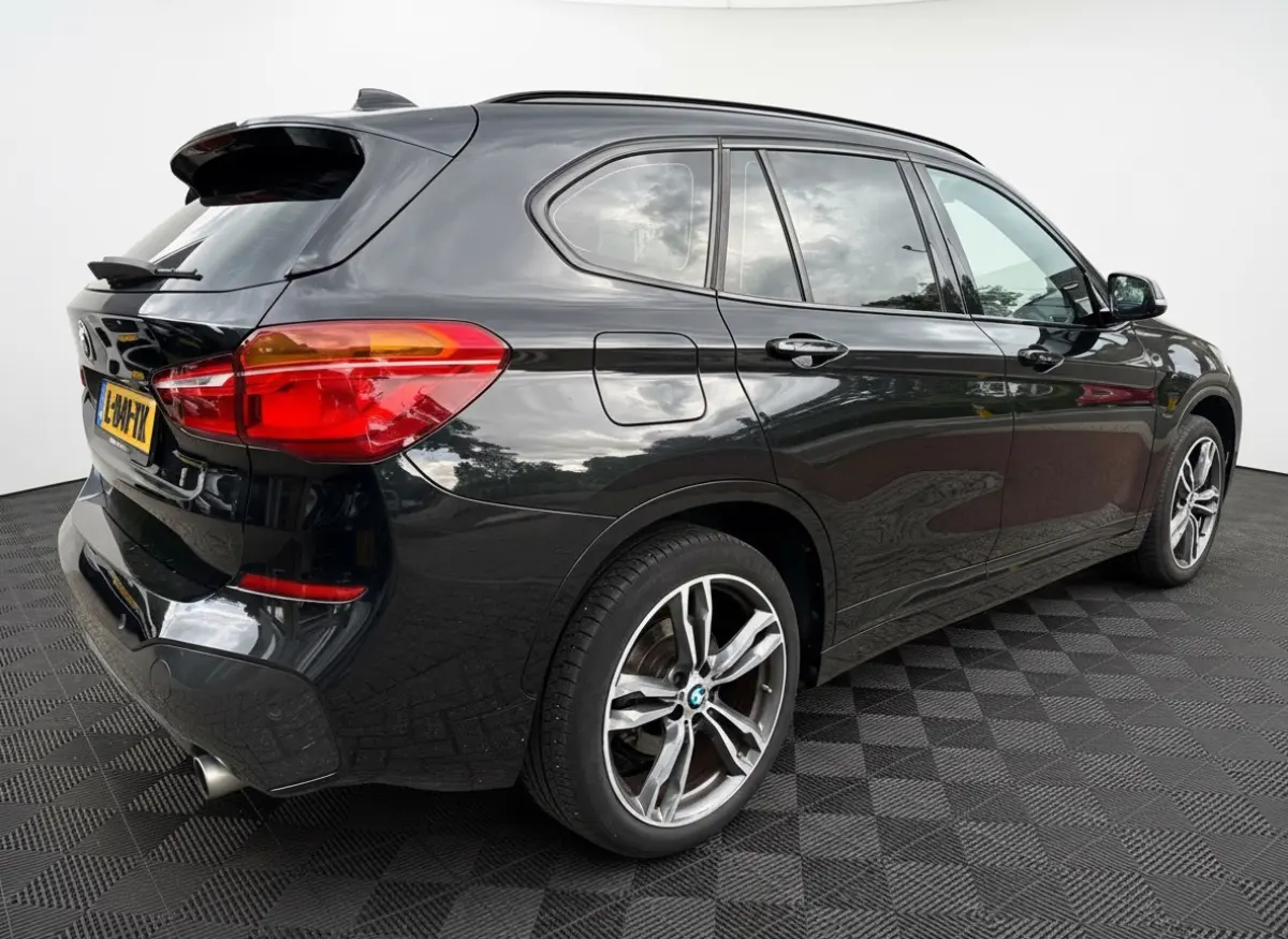sDrive20i 192pk Executive, M Sport | Pano | CarPlay | Hud