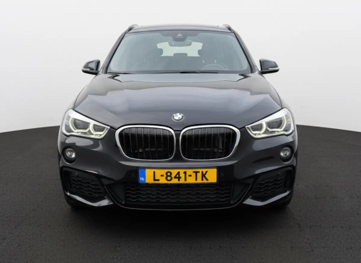 sDrive20i 192pk Executive, M Sport | Pano | CarPlay | Hud