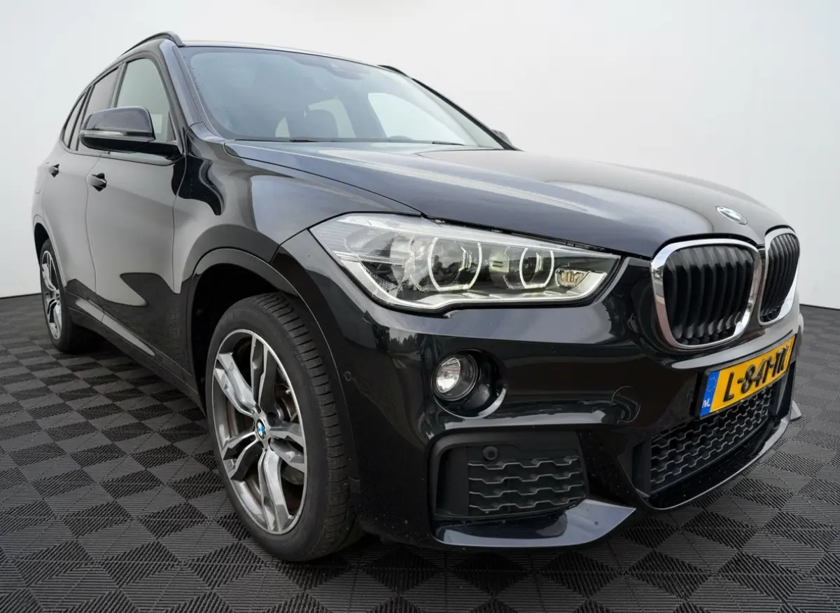 sDrive20i 192pk Executive, M Sport | Pano | CarPlay | Hud