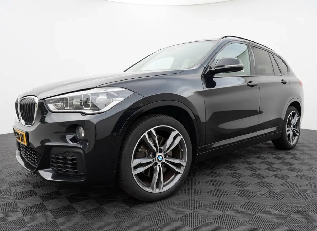 sDrive20i 192pk Executive, M Sport | Pano | CarPlay | Hud