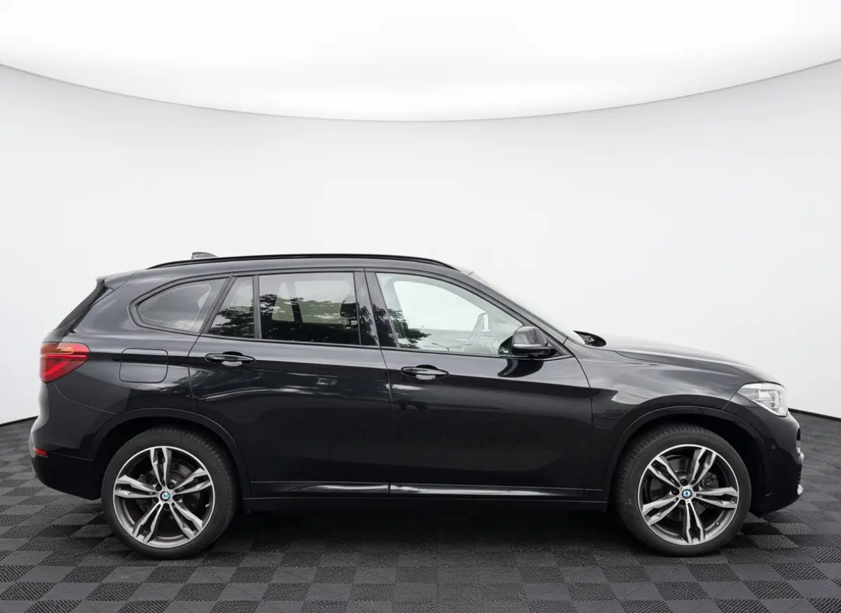 sDrive20i 192pk Executive, M Sport | Pano | CarPlay | Hud