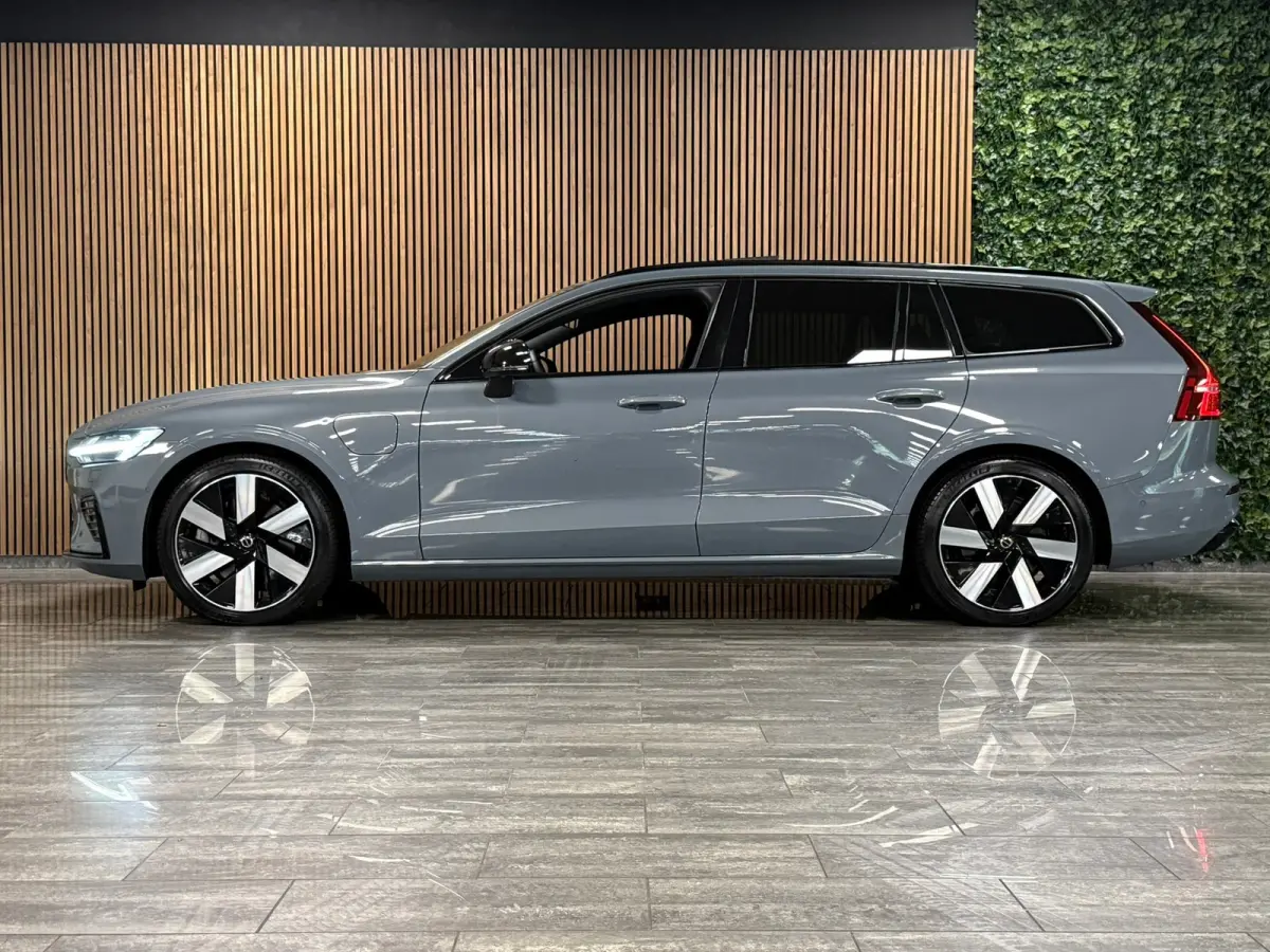 T6 AWD Recharge Plus Dark | Schuifdak | 360 Camera | Harman Kardon | Adaptieve Cruise Control | Stoelverwarming voor+achter | Stuurwielverwarming | Full LED Meesturende koplampen | Pilot Ass