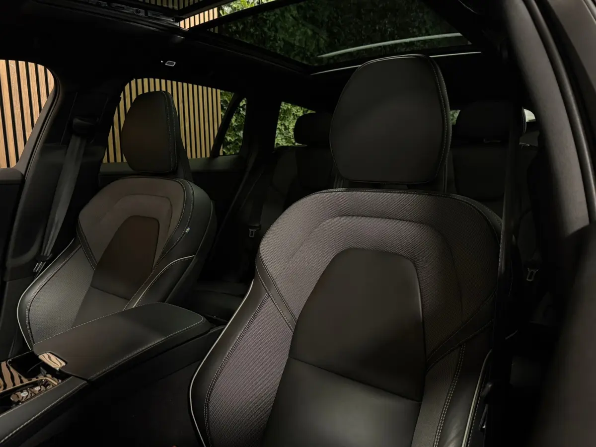 T6 AWD Recharge Plus Dark | Schuifdak | 360 Camera | Harman Kardon | Adaptieve Cruise Control | Stoelverwarming voor+achter | Stuurwielverwarming | Full LED Meesturende koplampen | Pilot Ass