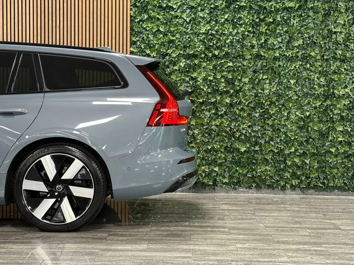 T6 AWD Recharge Plus Dark | Schuifdak | 360 Camera | Harman Kardon | Adaptieve Cruise Control | Stoelverwarming voor+achter | Stuurwielverwarming | Full LED Meesturende koplampen | Pilot Ass