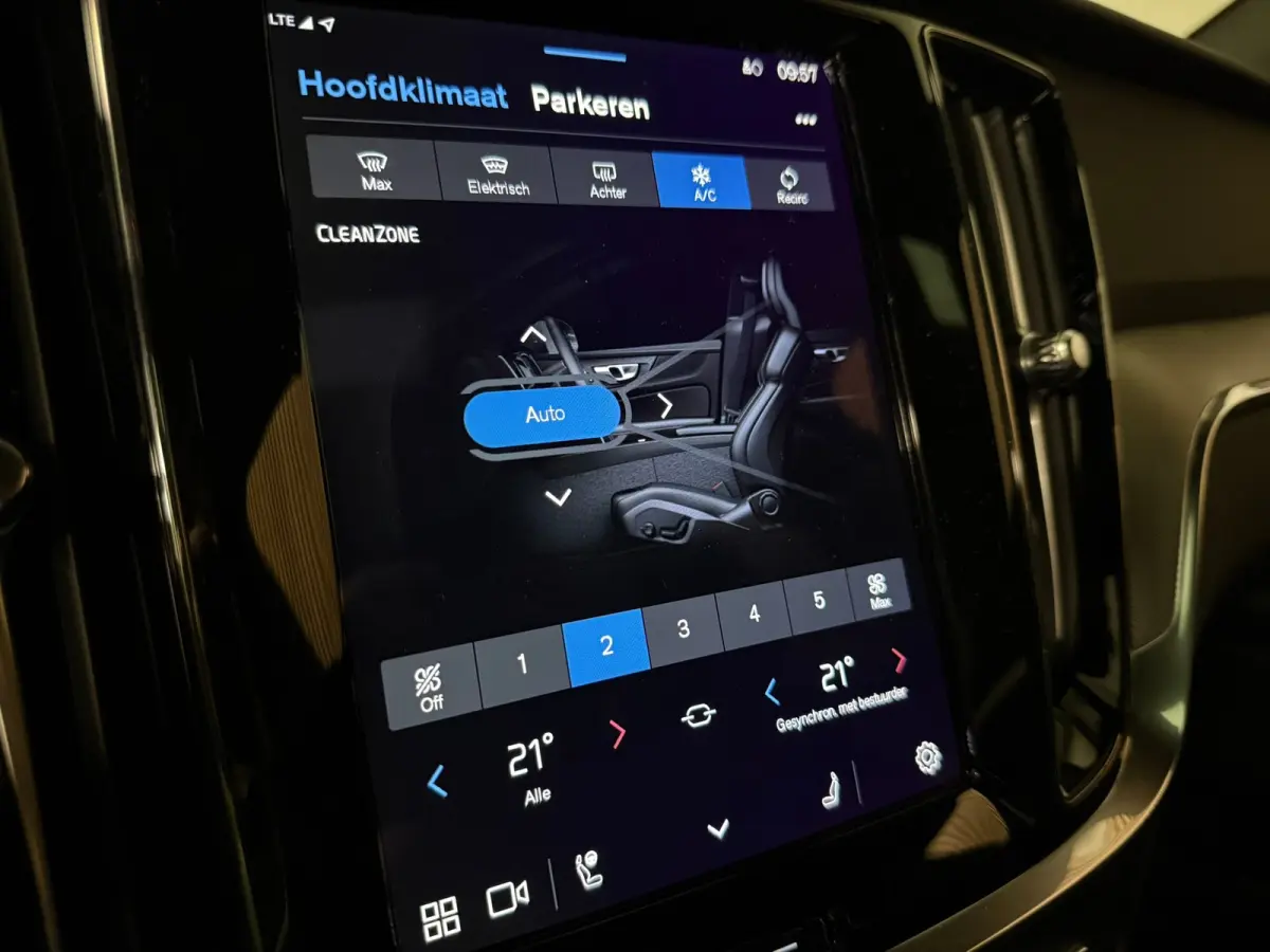 T6 AWD Recharge Plus Dark | Schuifdak | 360 Camera | Harman Kardon | Adaptieve Cruise Control | Stoelverwarming voor+achter | Stuurwielverwarming | Full LED Meesturende koplampen | Pilot Ass