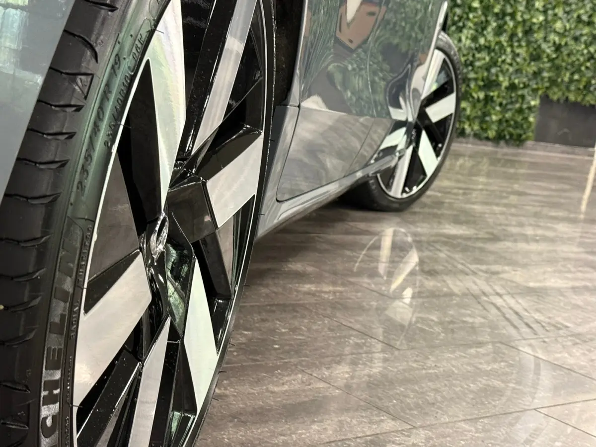 T6 AWD Recharge Plus Dark | Schuifdak | 360 Camera | Harman Kardon | Adaptieve Cruise Control | Stoelverwarming voor+achter | Stuurwielverwarming | Full LED Meesturende koplampen | Pilot Ass