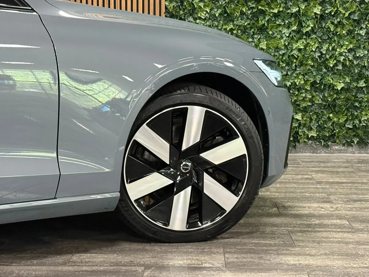 T6 AWD Recharge Plus Dark | Schuifdak | 360 Camera | Harman Kardon | Adaptieve Cruise Control | Stoelverwarming voor+achter | Stuurwielverwarming | Full LED Meesturende koplampen | Pilot Ass
