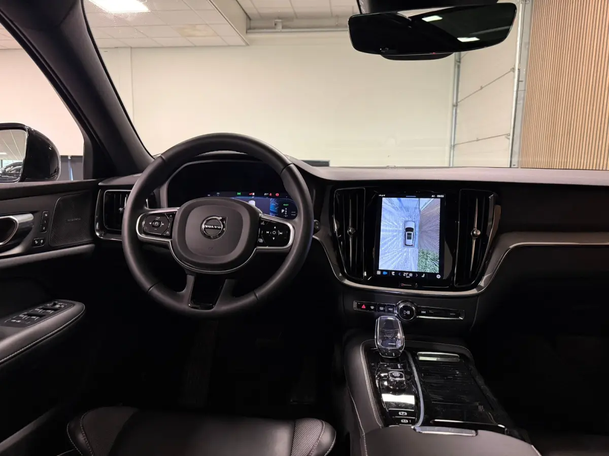 T6 AWD Recharge Plus Dark | Schuifdak | 360 Camera | Harman Kardon | Adaptieve Cruise Control | Stoelverwarming voor+achter | Stuurwielverwarming | Full LED Meesturende koplampen | Pilot Ass