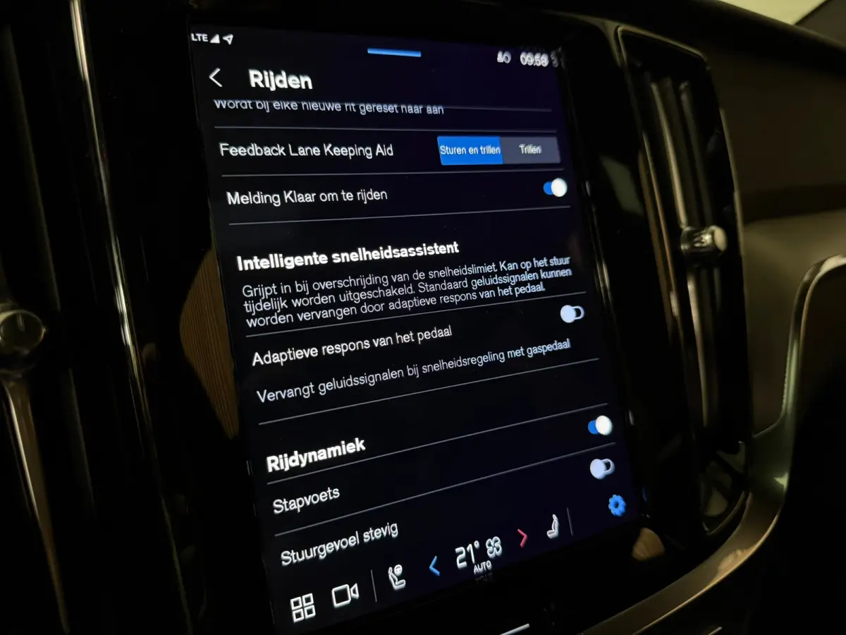 T6 AWD Recharge Plus Dark | Schuifdak | 360 Camera | Harman Kardon | Adaptieve Cruise Control | Stoelverwarming voor+achter | Stuurwielverwarming | Full LED Meesturende koplampen | Pilot Ass