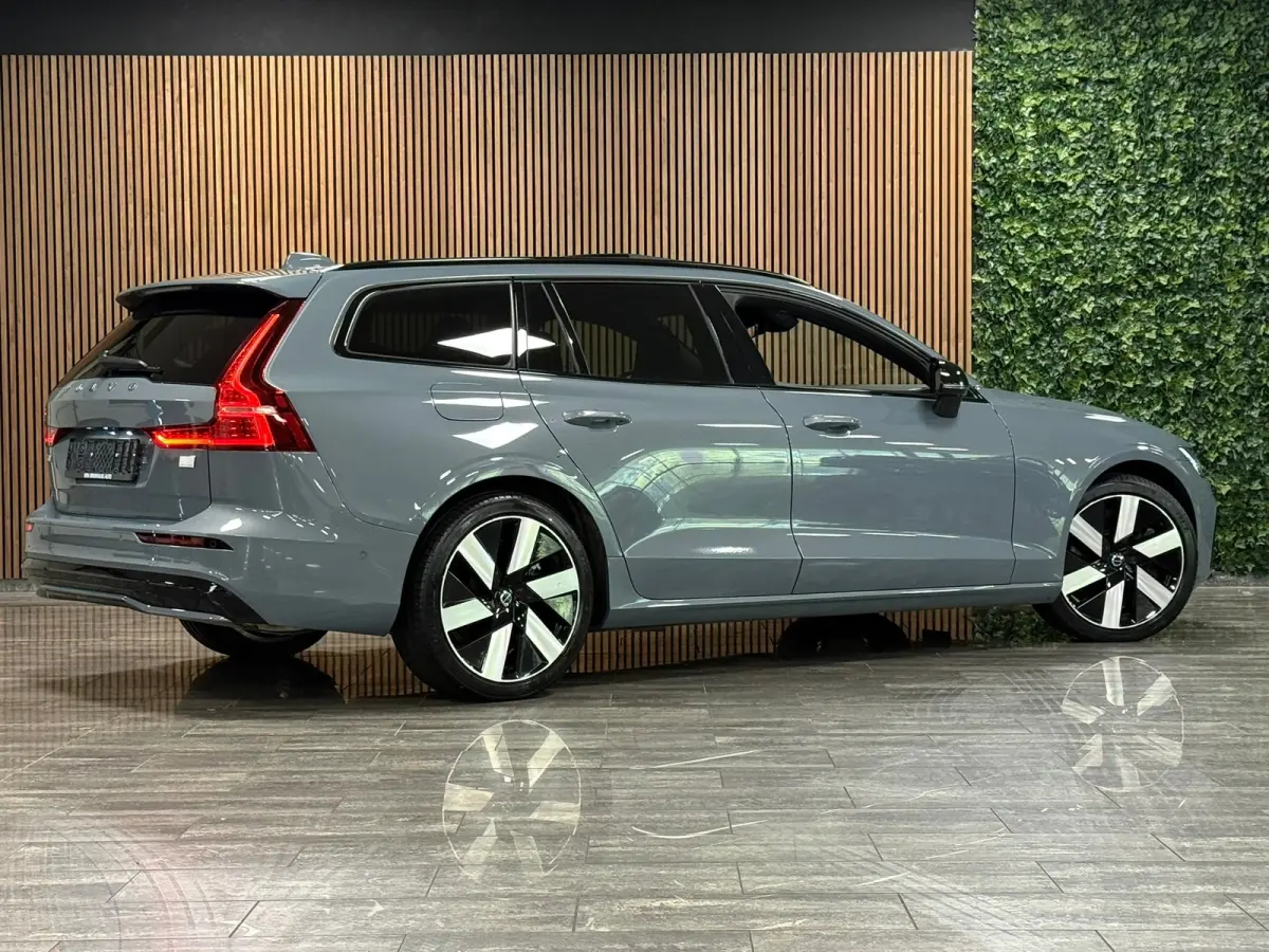 T6 AWD Recharge Plus Dark | Schuifdak | 360 Camera | Harman Kardon | Adaptieve Cruise Control | Stoelverwarming voor+achter | Stuurwielverwarming | Full LED Meesturende koplampen | Pilot Ass