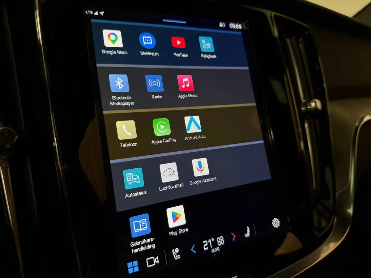 T6 AWD Recharge Plus Dark | Schuifdak | 360 Camera | Harman Kardon | Adaptieve Cruise Control | Stoelverwarming voor+achter | Stuurwielverwarming | Full LED Meesturende koplampen | Pilot Ass