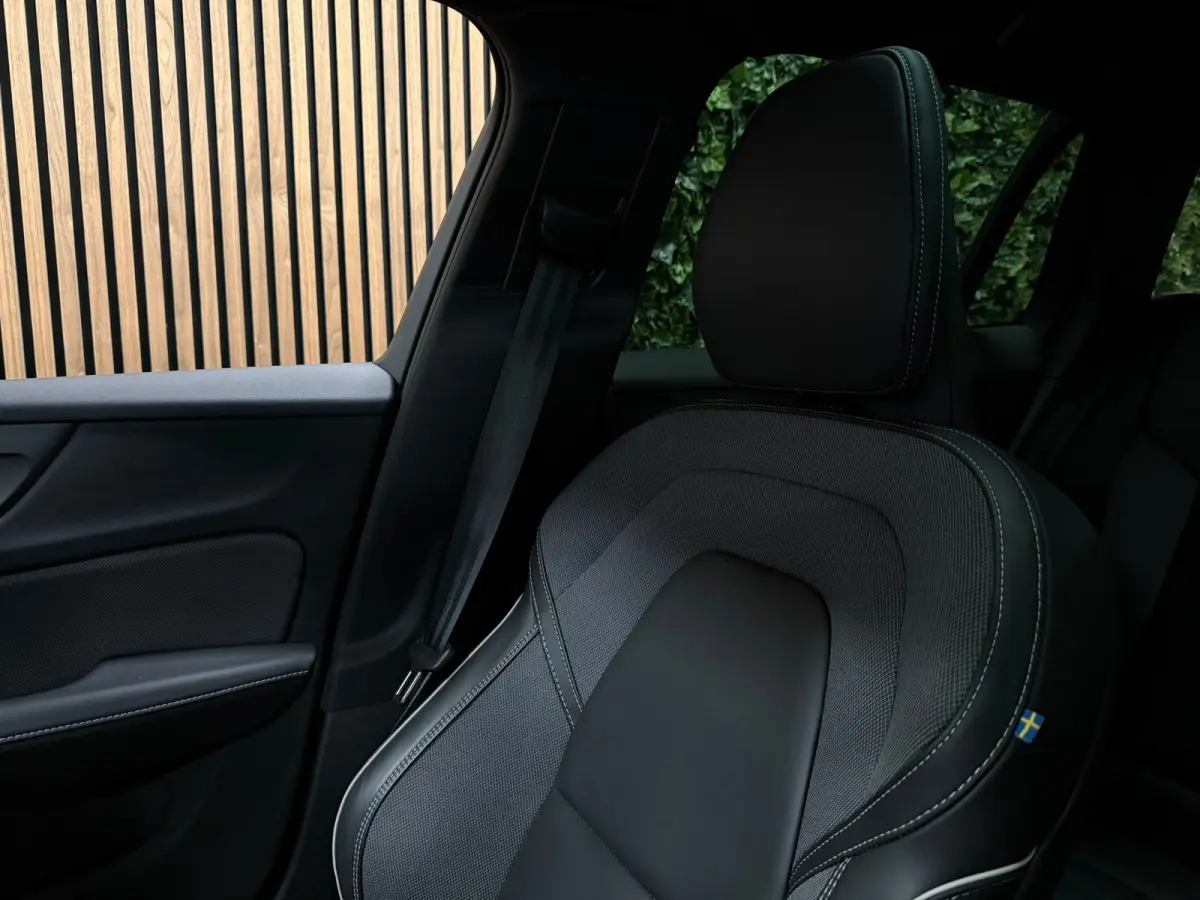 T6 AWD Recharge Plus Dark | Schuifdak | 360 Camera | Harman Kardon | Adaptieve Cruise Control | Stoelverwarming voor+achter | Stuurwielverwarming | Full LED Meesturende koplampen | Pilot Ass