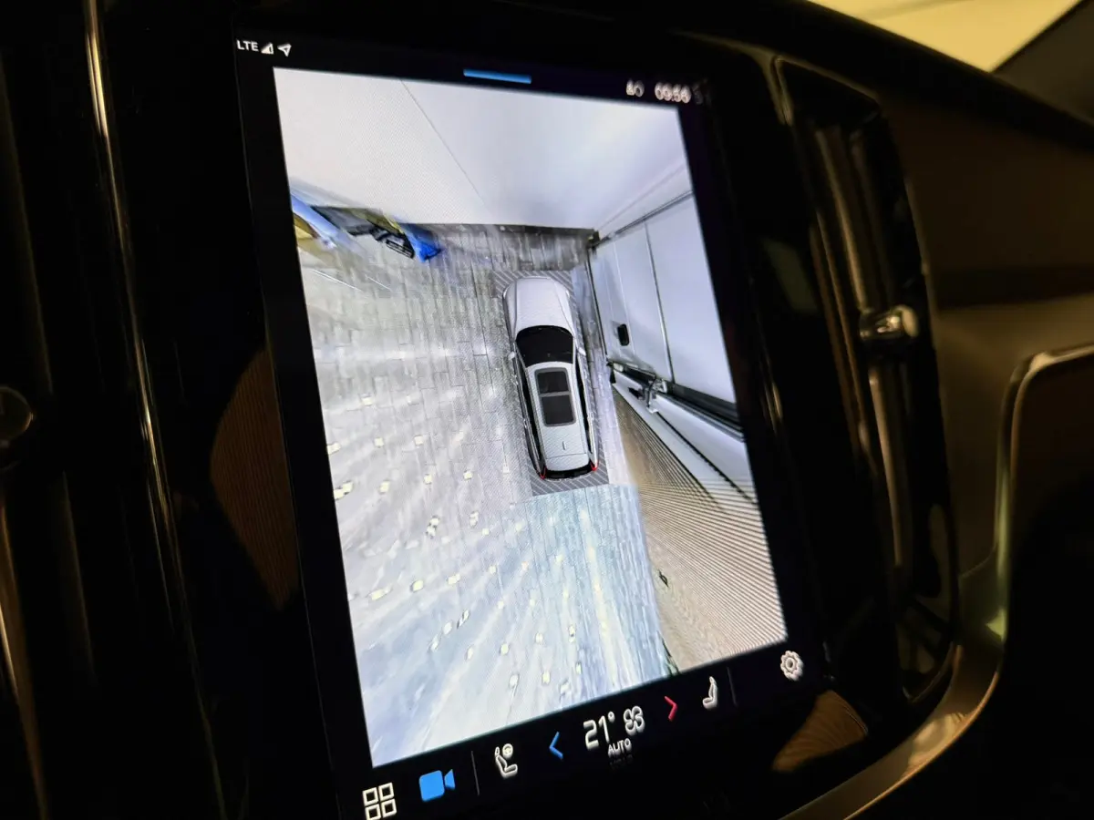 T6 AWD Recharge Plus Dark | Schuifdak | 360 Camera | Harman Kardon | Adaptieve Cruise Control | Stoelverwarming voor+achter | Stuurwielverwarming | Full LED Meesturende koplampen | Pilot Ass