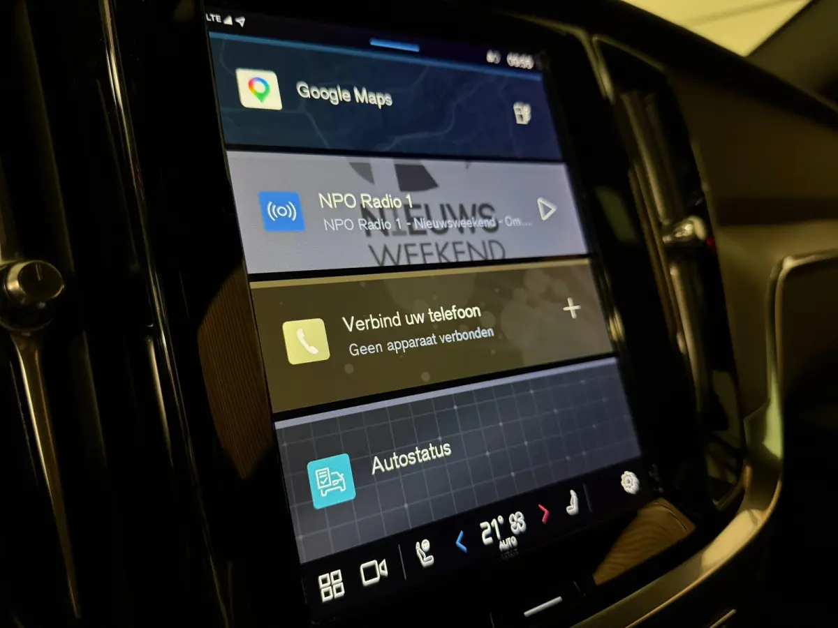 T6 AWD Recharge Plus Dark | Schuifdak | 360 Camera | Harman Kardon | Adaptieve Cruise Control | Stoelverwarming voor+achter | Stuurwielverwarming | Full LED Meesturende koplampen | Pilot Ass