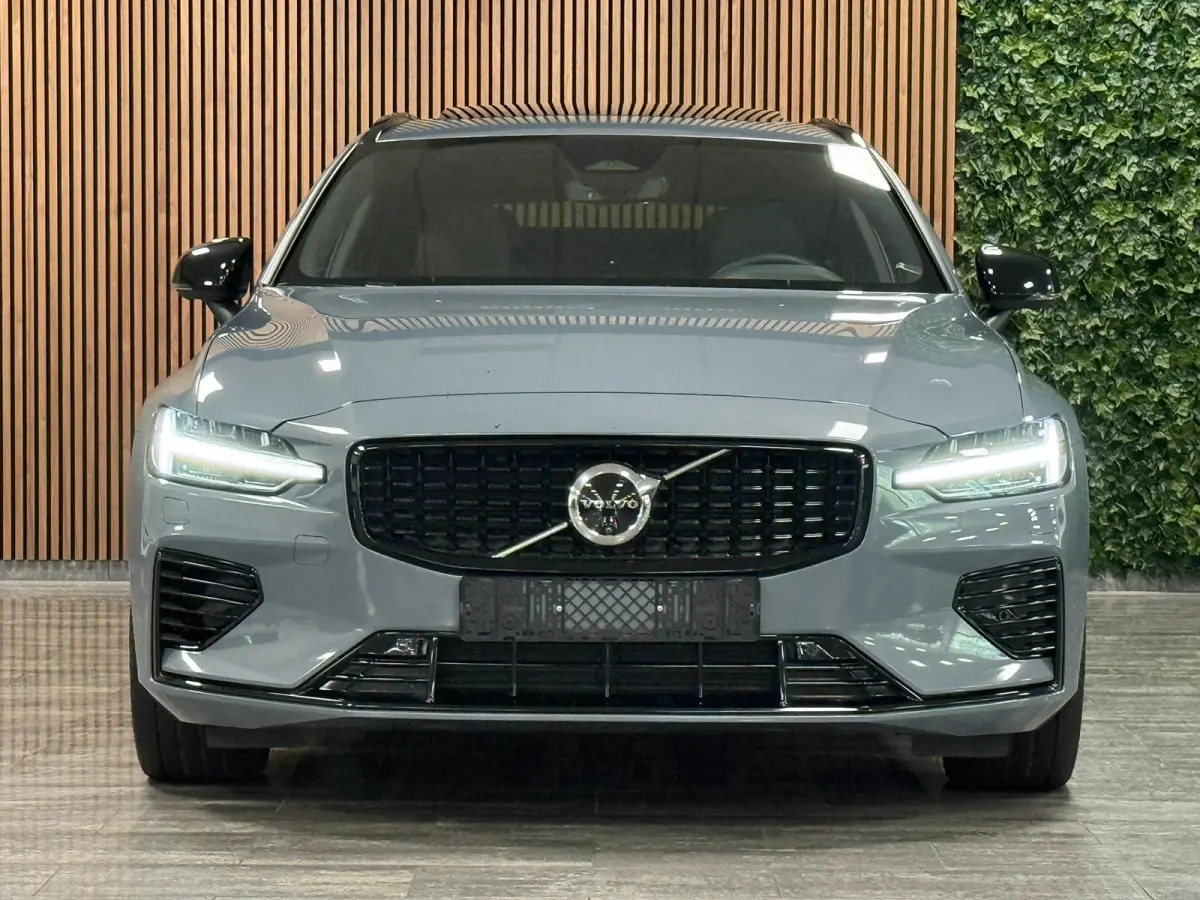 T6 AWD Recharge Plus Dark | Schuifdak | 360 Camera | Harman Kardon | Adaptieve Cruise Control | Stoelverwarming voor+achter | Stuurwielverwarming | Full LED Meesturende koplampen | Pilot Ass