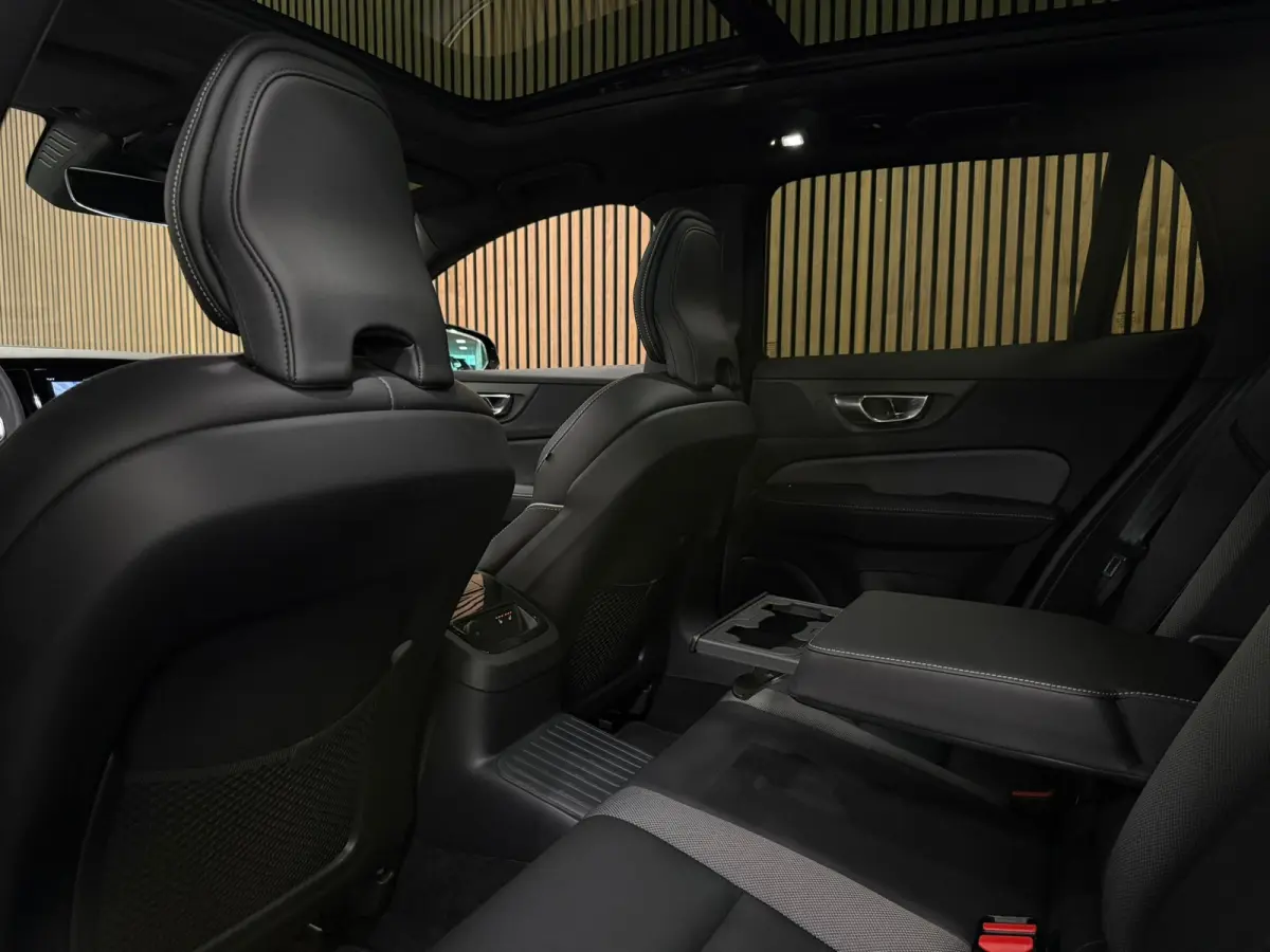 T6 AWD Recharge Plus Dark | Schuifdak | 360 Camera | Harman Kardon | Adaptieve Cruise Control | Stoelverwarming voor+achter | Stuurwielverwarming | Full LED Meesturende koplampen | Pilot Ass