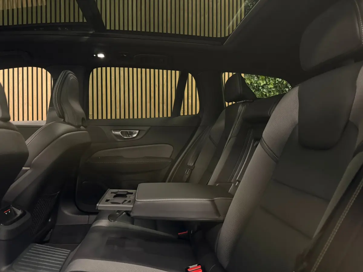 T6 AWD Recharge Plus Dark | Schuifdak | 360 Camera | Harman Kardon | Adaptieve Cruise Control | Stoelverwarming voor+achter | Stuurwielverwarming | Full LED Meesturende koplampen | Pilot Ass