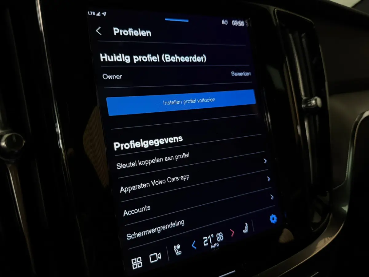 T6 AWD Recharge Plus Dark | Schuifdak | 360 Camera | Harman Kardon | Adaptieve Cruise Control | Stoelverwarming voor+achter | Stuurwielverwarming | Full LED Meesturende koplampen | Pilot Ass