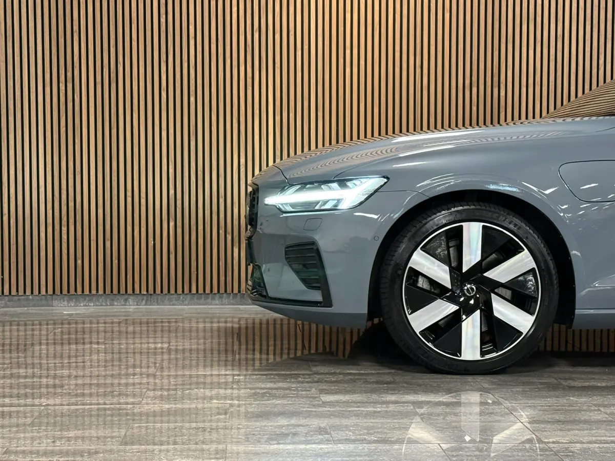 T6 AWD Recharge Plus Dark | Schuifdak | 360 Camera | Harman Kardon | Adaptieve Cruise Control | Stoelverwarming voor+achter | Stuurwielverwarming | Full LED Meesturende koplampen | Pilot Ass