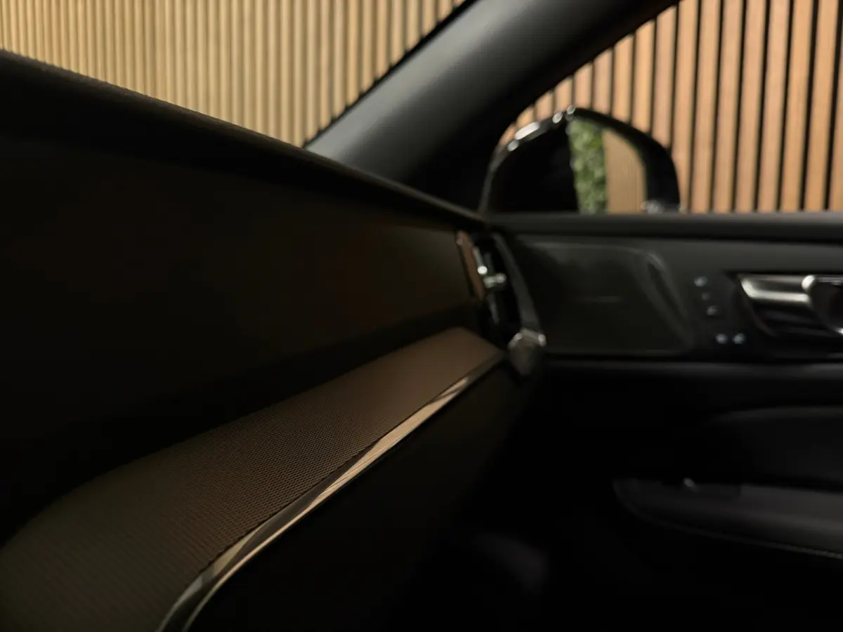 T6 AWD Recharge Plus Dark | Schuifdak | 360 Camera | Harman Kardon | Adaptieve Cruise Control | Stoelverwarming voor+achter | Stuurwielverwarming | Full LED Meesturende koplampen | Pilot Ass