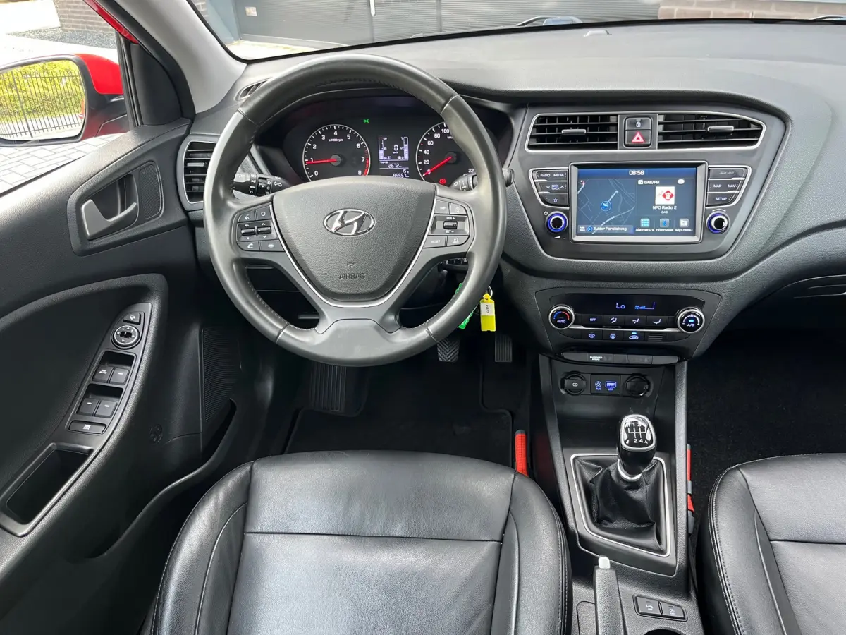 1.0 T-GDI Comfort 100PK/Camera/Leder/Carplay/Navigatie/Clima/Cruise/Trekhaak/2De Eigenaar/Nieuwstaat !!