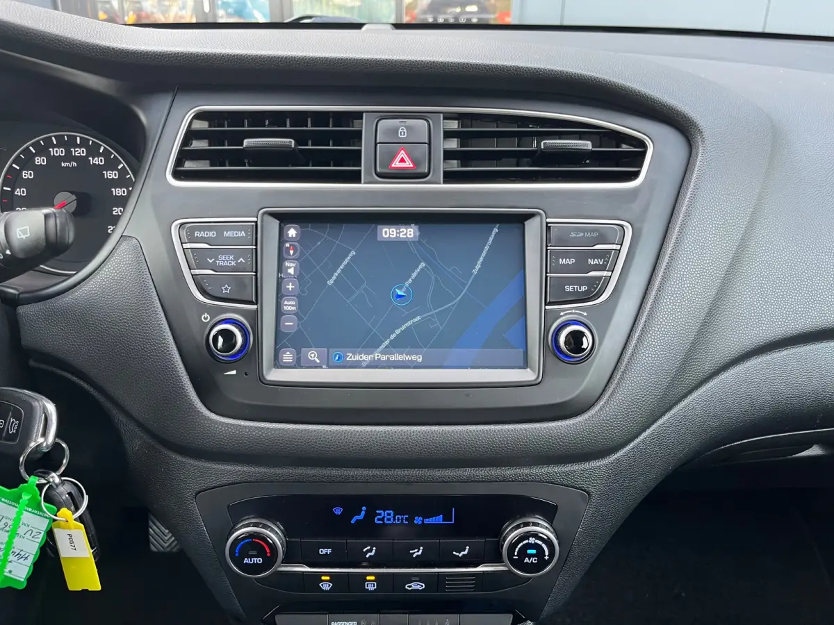 1.0 T-GDI Comfort 100PK/Camera/Leder/Carplay/Navigatie/Clima/Cruise/Trekhaak/2De Eigenaar/Nieuwstaat !!
