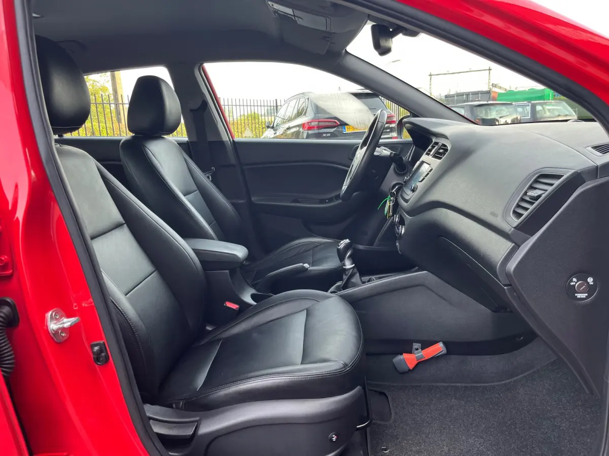 1.0 T-GDI Comfort 100PK/Camera/Leder/Carplay/Navigatie/Clima/Cruise/Trekhaak/2De Eigenaar/Nieuwstaat !!