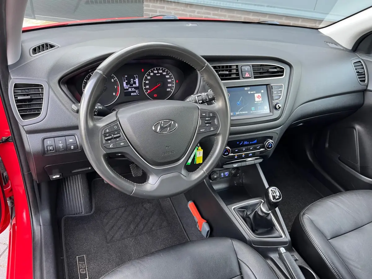 1.0 T-GDI Comfort 100PK/Camera/Leder/Carplay/Navigatie/Clima/Cruise/Trekhaak/2De Eigenaar/Nieuwstaat !!