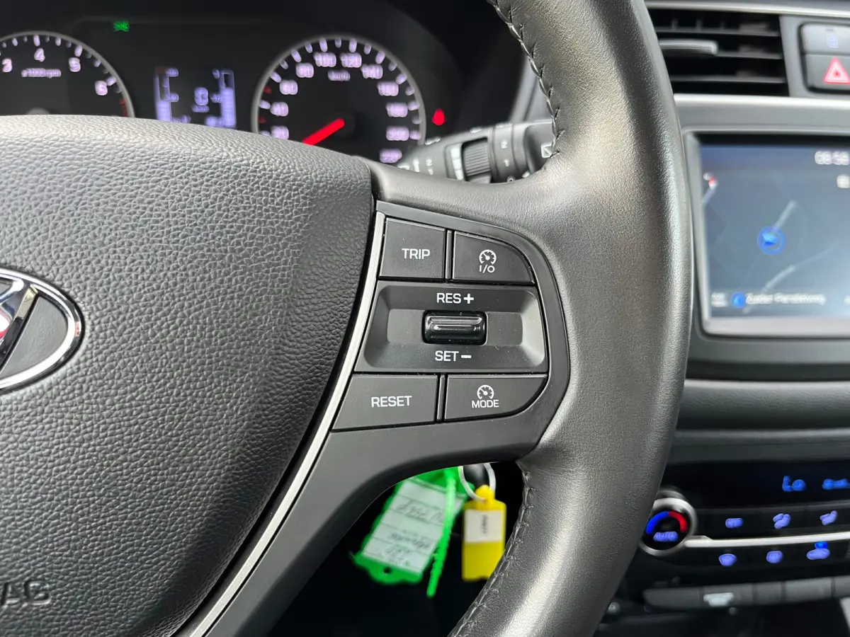1.0 T-GDI Comfort 100PK/Camera/Leder/Carplay/Navigatie/Clima/Cruise/Trekhaak/2De Eigenaar/Nieuwstaat !!