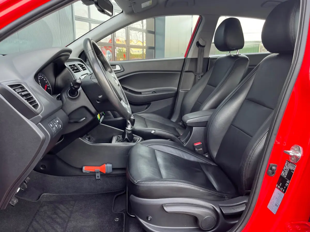 1.0 T-GDI Comfort 100PK/Camera/Leder/Carplay/Navigatie/Clima/Cruise/Trekhaak/2De Eigenaar/Nieuwstaat !!